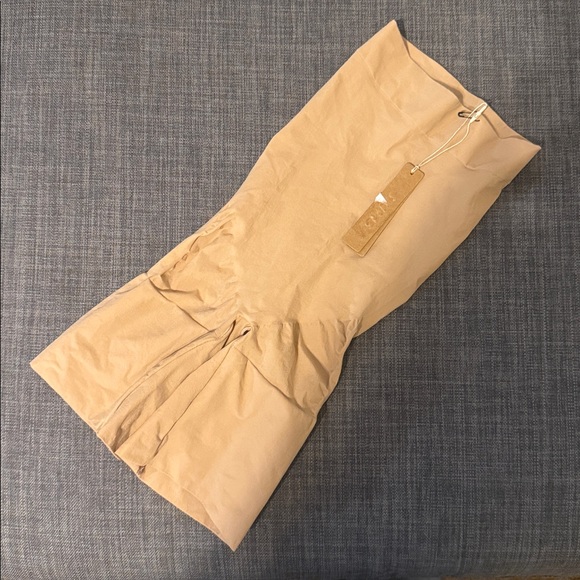 NWT SKIMS EVERYDAY SCULPT HIGH-WAISTED MID THIGH SHORT CLAY - Picture 7 of 9